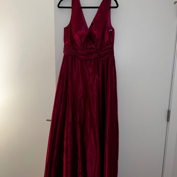 Satin formal dress - Picture 2 of 4